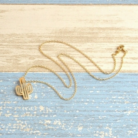 Dainty Cactus pendant necklace - Picture 3 of 3